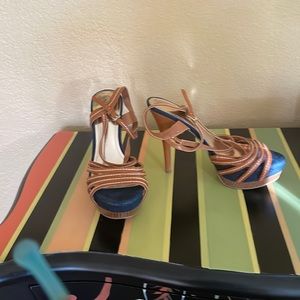 Guess Women’s Platform Shoes, Excellent condition. Worn once